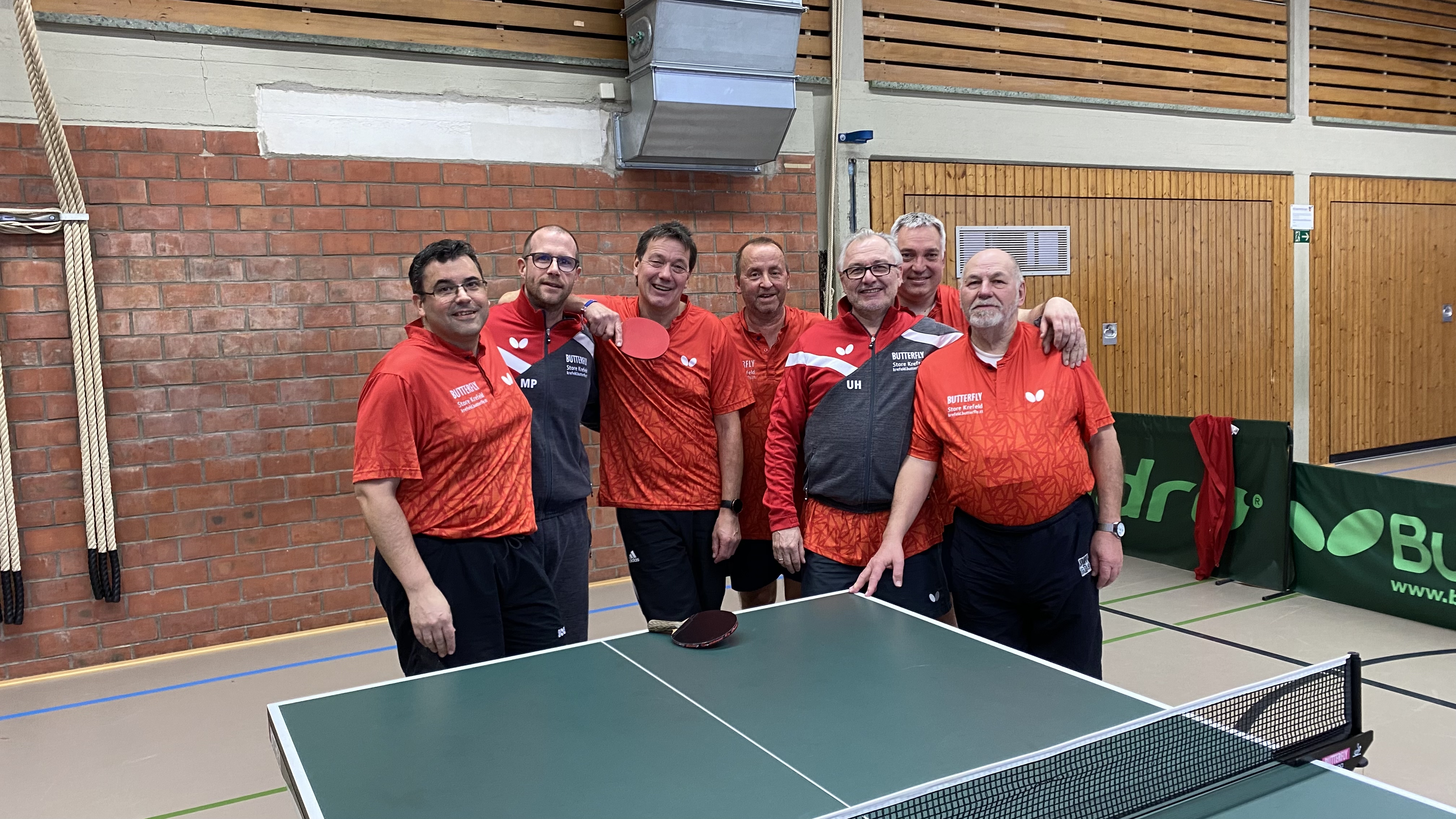 Die Mannschaft des STV Hünxe (v.l.): Sven Meyer, Martin Pfennig, Jörg Kons, Norbert Strahl, Ulrich Hackert, Dennis Nottebohm, Werner Kasper. Es fehlt Willi Paschen.