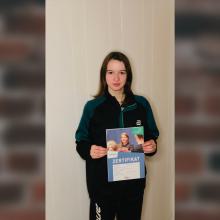 Sontje Lordick mit Urkunde des abgeschlossenen STARTER-Lehrgangs